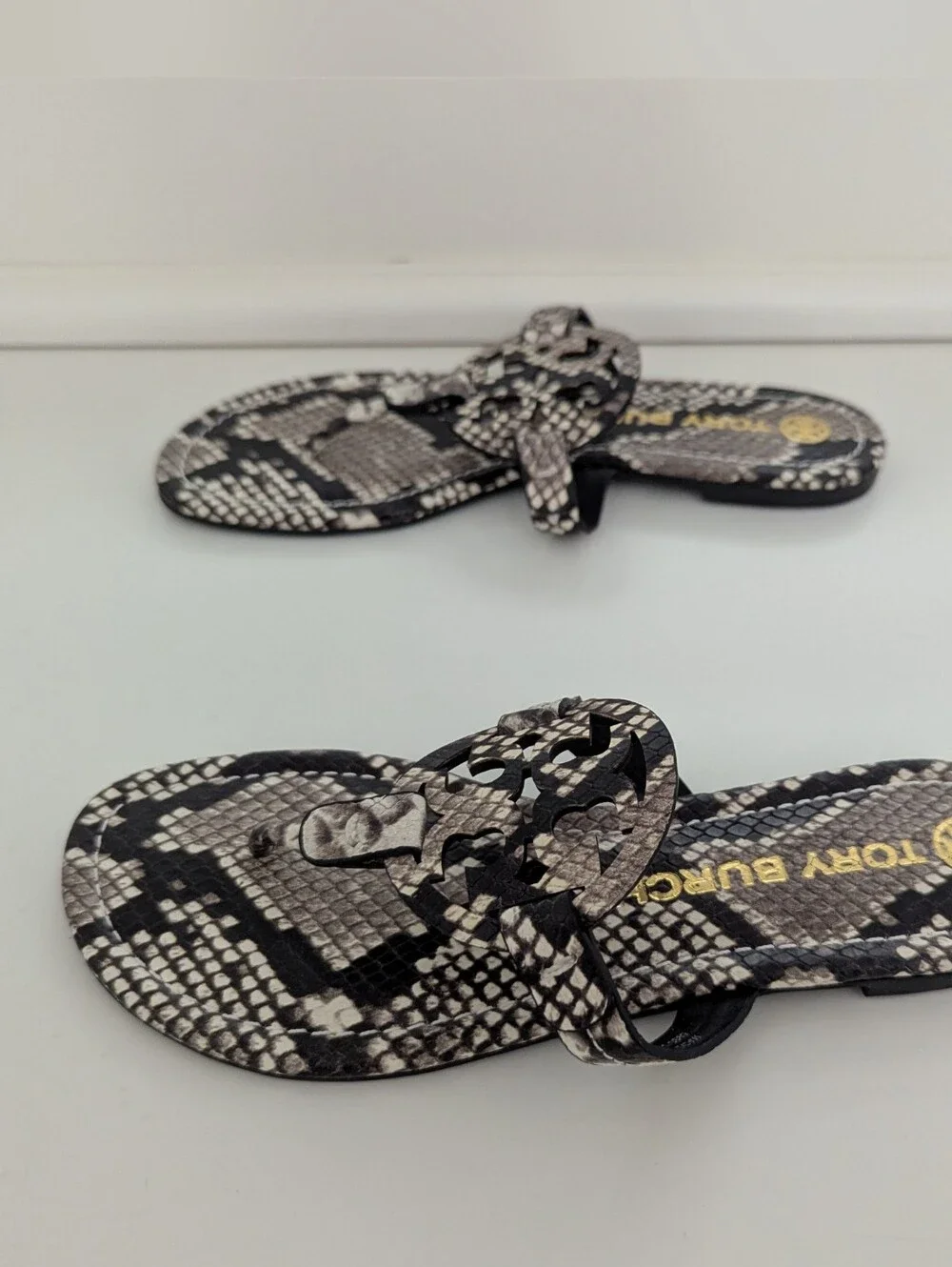 EUC! Tory Burch Miller Sandal In Black/Gray Snakeskin Print Size 7